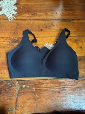 Everyday Smooth Wireless Bra — Black